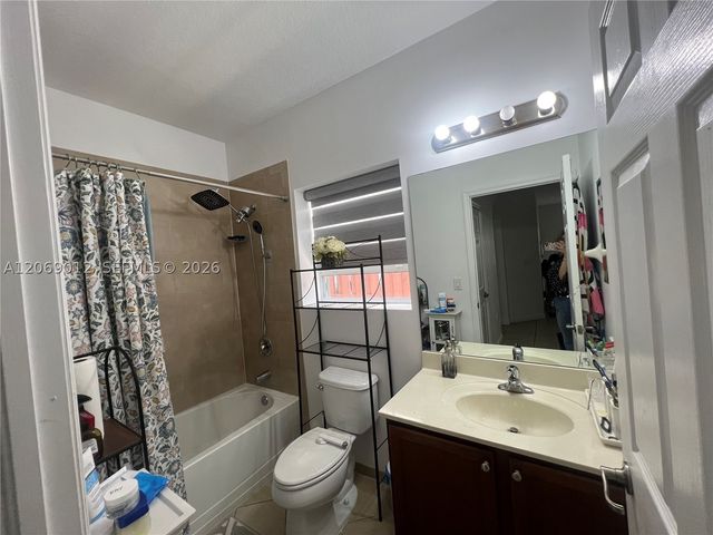 2410 NE 4th St, Homestead, FL 33033