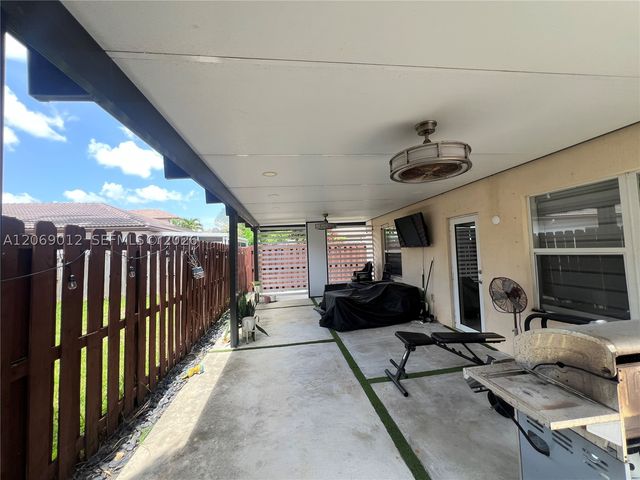 2410 NE 4th St, Homestead, FL 33033
