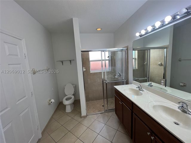 2410 NE 4th St, Homestead, FL 33033