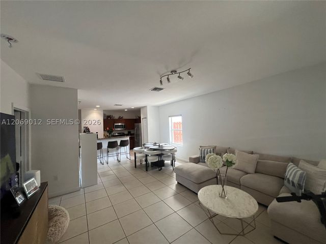 2410 NE 4th St, Homestead, FL 33033