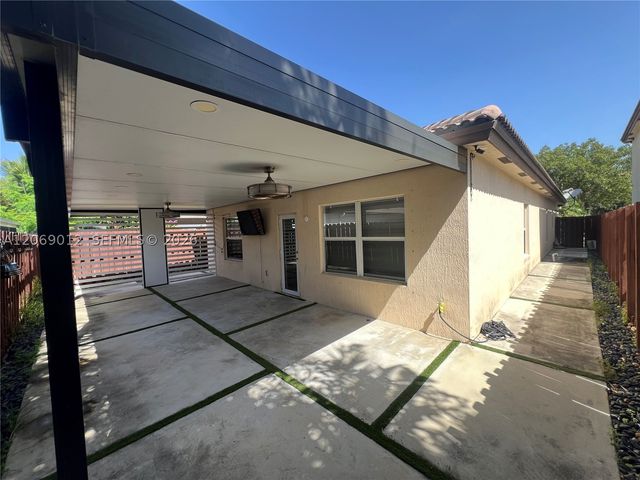 2410 NE 4th St, Homestead, FL 33033