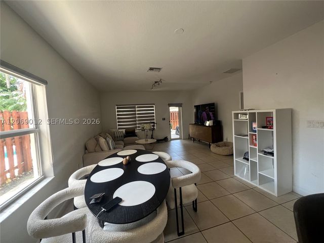 2410 NE 4th St, Homestead, FL 33033