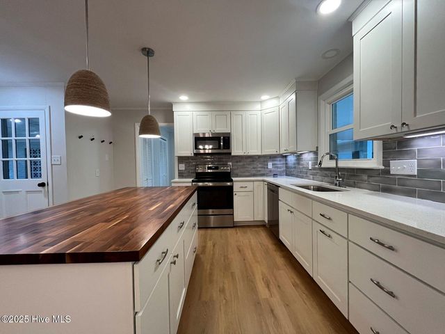 440 E Massachusetts Avenue, Southern Pines, NC 28387