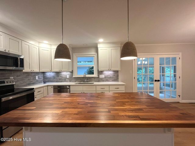 440 E Massachusetts Avenue, Southern Pines, NC 28387