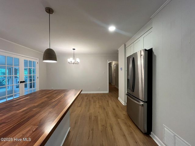 440 E Massachusetts Avenue, Southern Pines, NC 28387