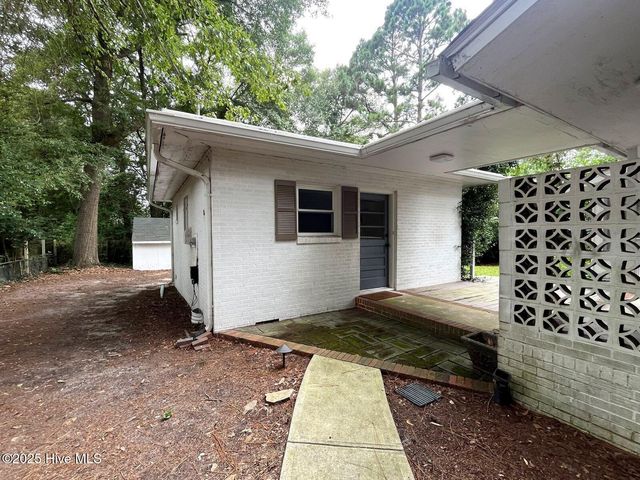 440 E Massachusetts Avenue, Southern Pines, NC 28387