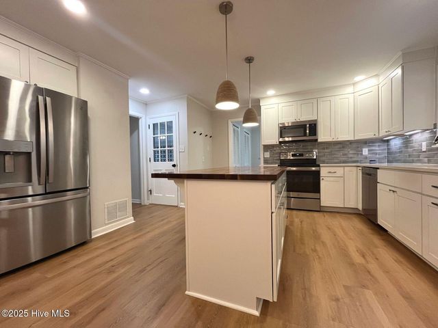 440 E Massachusetts Avenue, Southern Pines, NC 28387