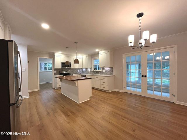 440 E Massachusetts Avenue, Southern Pines, NC 28387