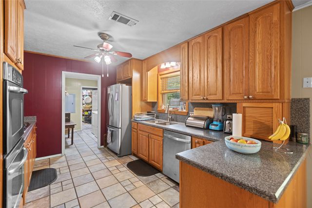 1101 14th Street, Honey Grove, TX 75446
