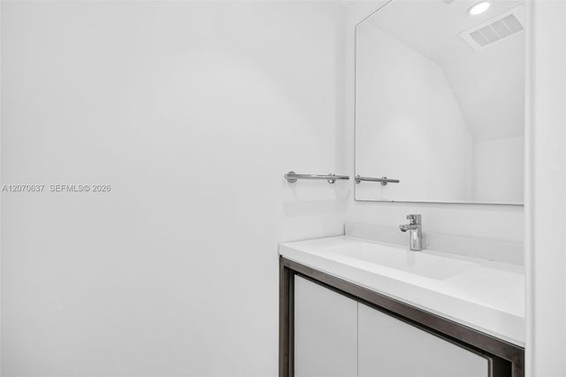2000 Metropica Way 417, Sunrise, FL 33323