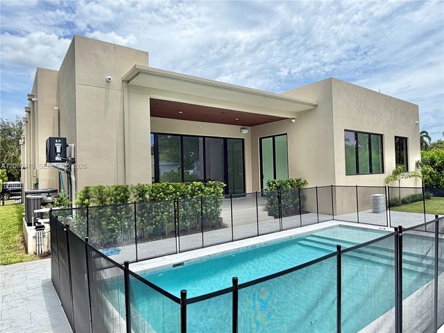 2030 N Hibiscus Dr, North Miami, FL 33181