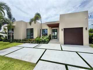 2030 N Hibiscus Dr, North Miami, FL 33181