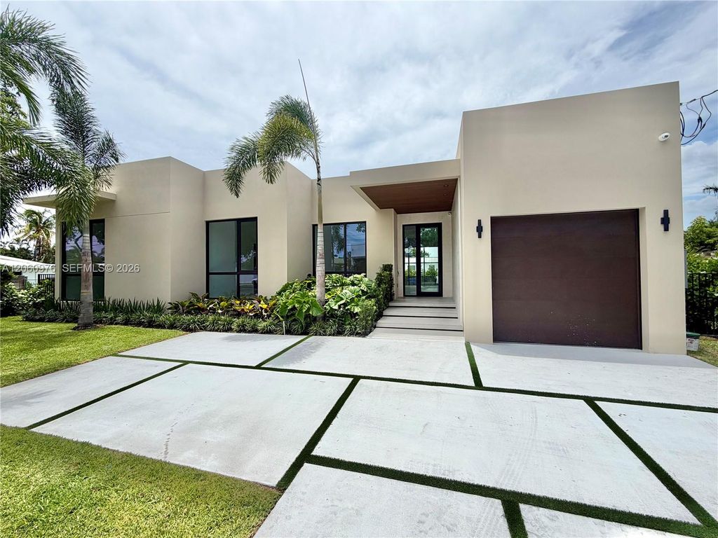 2030 N Hibiscus Dr, North Miami, FL 33181