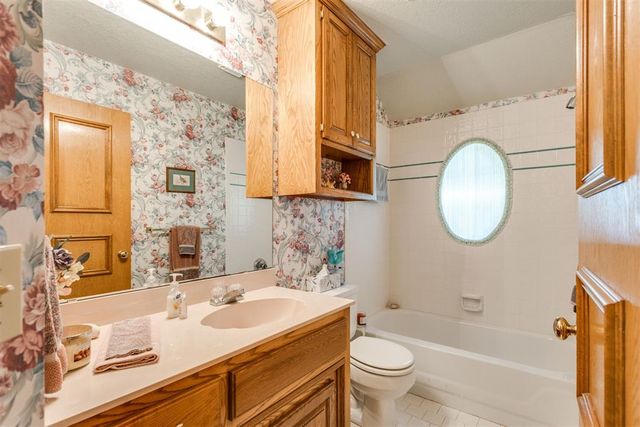 608 N Remington Way, Mustang, OK 73064