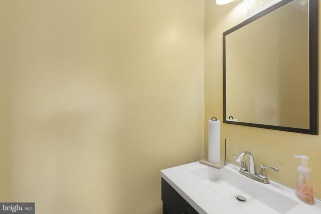 118 COURTLAND WOODS CIR, Baltimore, MD 21208