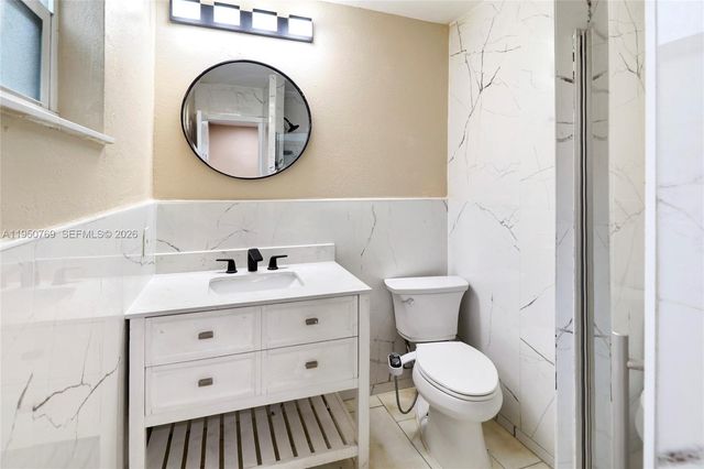 6120 SW 19th St, North Lauderdale, FL 33068