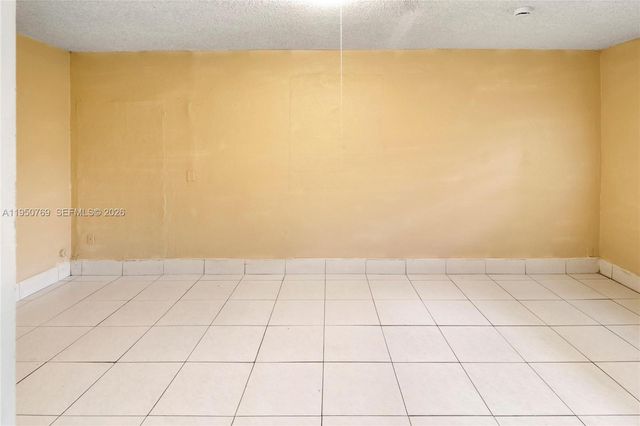 6120 SW 19th St, North Lauderdale, FL 33068