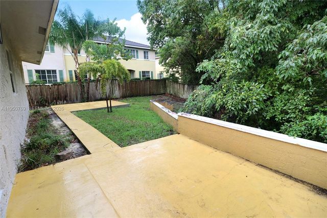 6120 SW 19th St, North Lauderdale, FL 33068