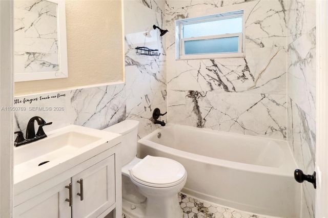 6120 SW 19th St, North Lauderdale, FL 33068