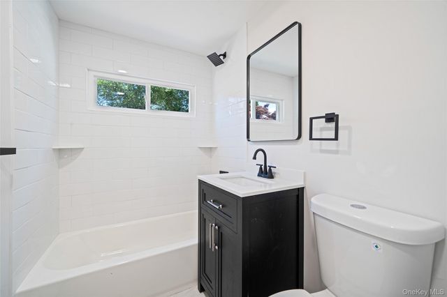 29 Pitchpine Place, Medford, NY 11763
