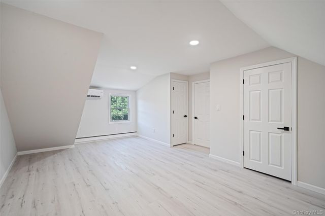 29 Pitchpine Place, Medford, NY 11763