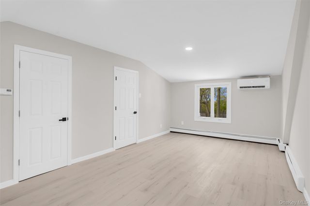 29 Pitchpine Place, Medford, NY 11763