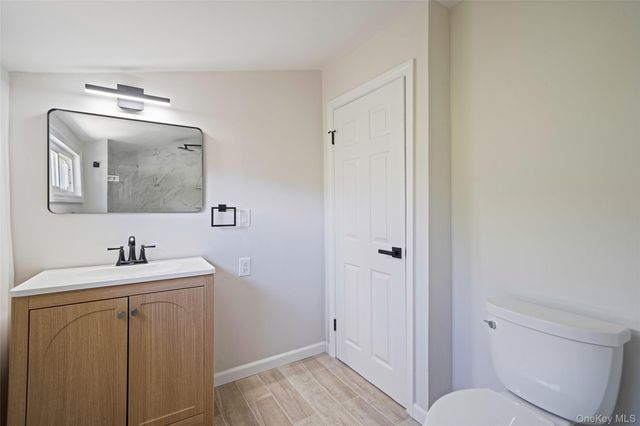 29 Pitchpine Place, Medford, NY 11763
