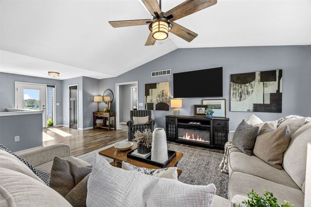 601 Gentry Lane, Tiffin, IA 52340