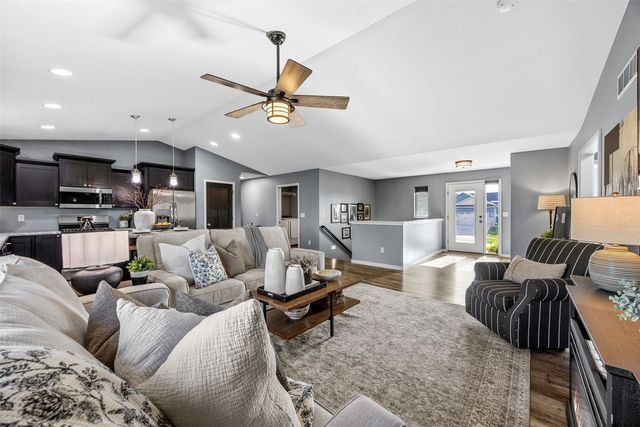 601 Gentry Lane, Tiffin, IA 52340