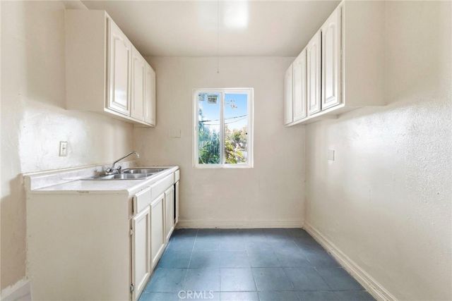 9027 Compton Avenue, Los Angeles, CA 90002
