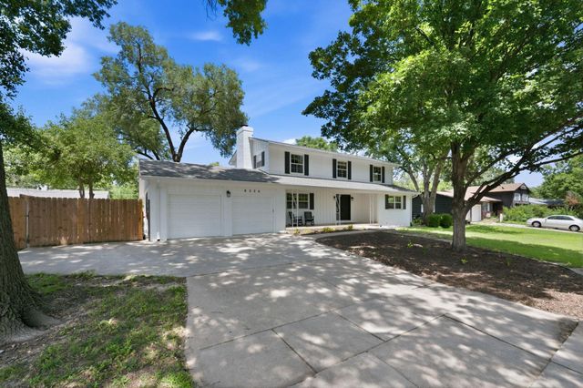 8226 E Peach Tree Ln, Wichita, KS 67207