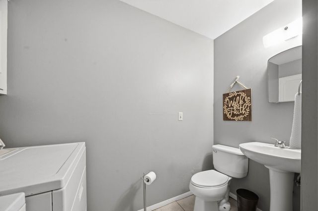 8226 E Peach Tree Ln, Wichita, KS 67207