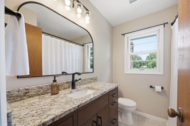 8226 E Peach Tree Ln, Wichita, KS 67207