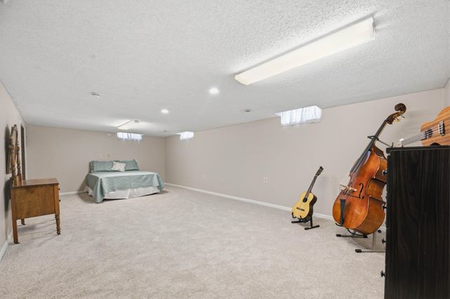 8226 E Peach Tree Ln, Wichita, KS 67207