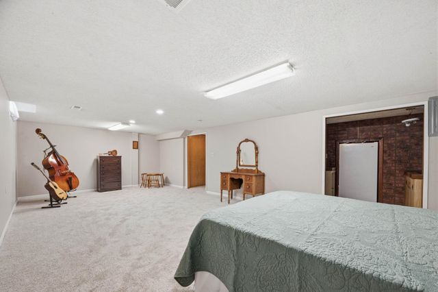 8226 E Peach Tree Ln, Wichita, KS 67207