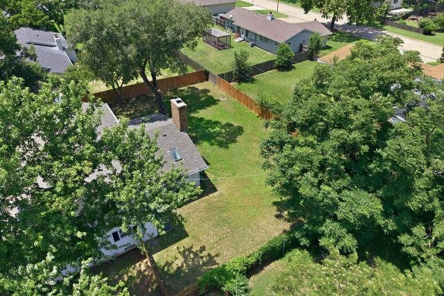 8226 E Peach Tree Ln, Wichita, KS 67207