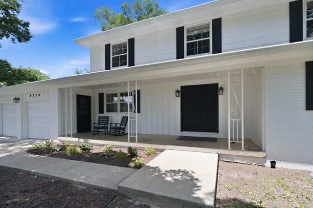 8226 E Peach Tree Ln, Wichita, KS 67207