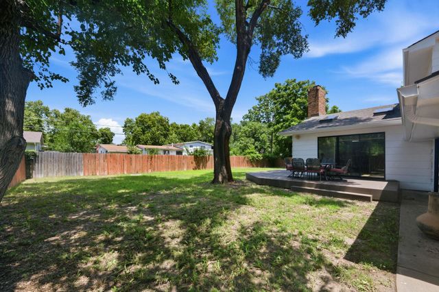 8226 E Peach Tree Ln, Wichita, KS 67207