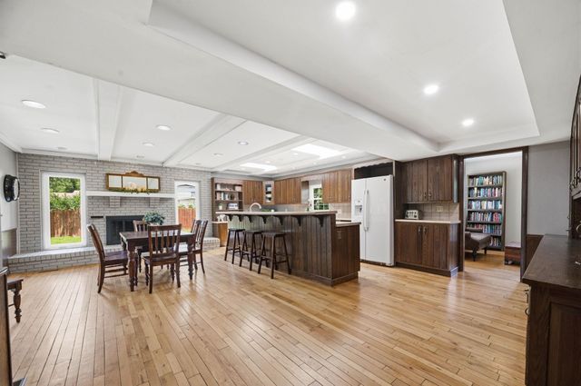 8226 E Peach Tree Ln, Wichita, KS 67207