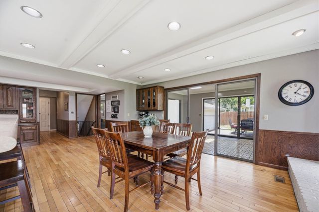 8226 E Peach Tree Ln, Wichita, KS 67207