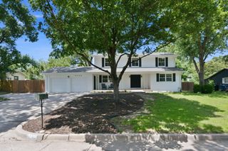 8226 E Peach Tree Ln, Wichita, KS 67207