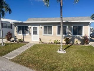 7029 Granada Lakes DR, Fort Myers, FL 33967