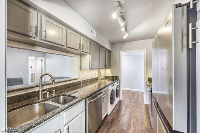 682 Oakmont Avenue 1507, Las Vegas, NV 89109