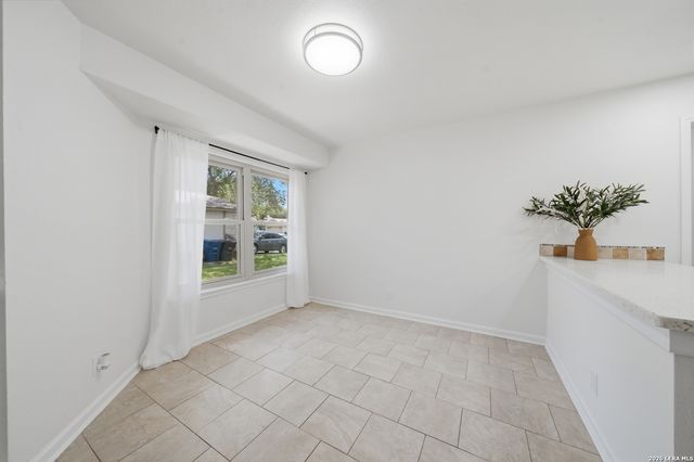 9231 DEER VLG, San Antonio, TX 78250