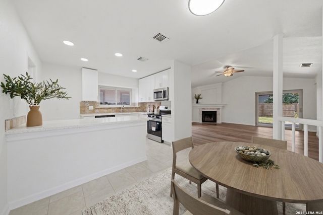 9231 DEER VLG, San Antonio, TX 78250