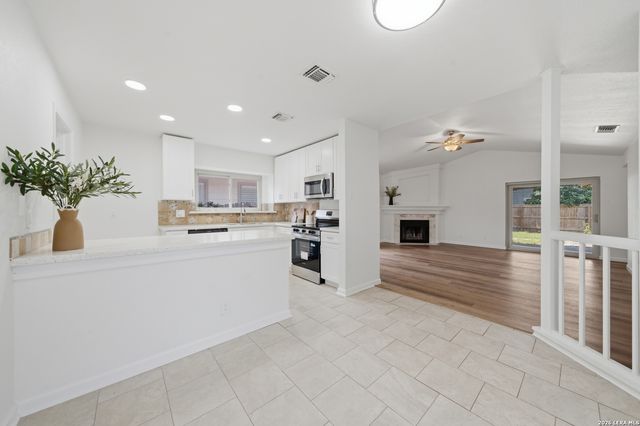 9231 DEER VLG, San Antonio, TX 78250