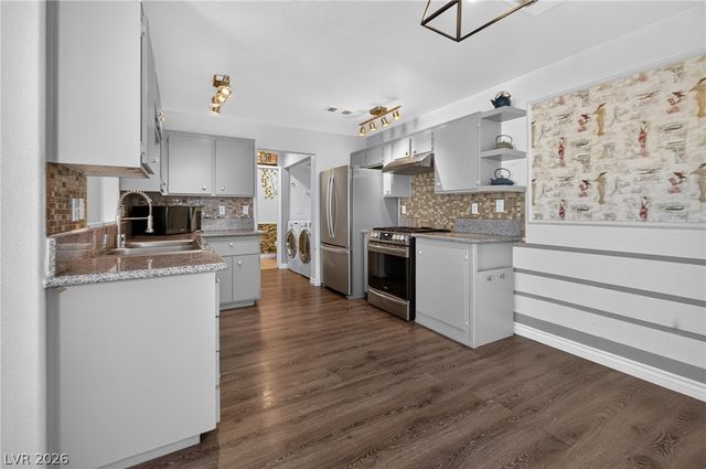 4029 Castle Cove Drive, Las Vegas, NV 89108