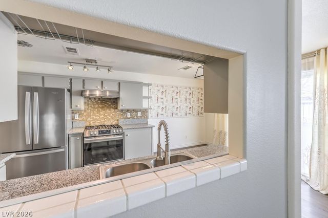 4029 Castle Cove Drive, Las Vegas, NV 89108