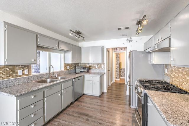 4029 Castle Cove Drive, Las Vegas, NV 89108