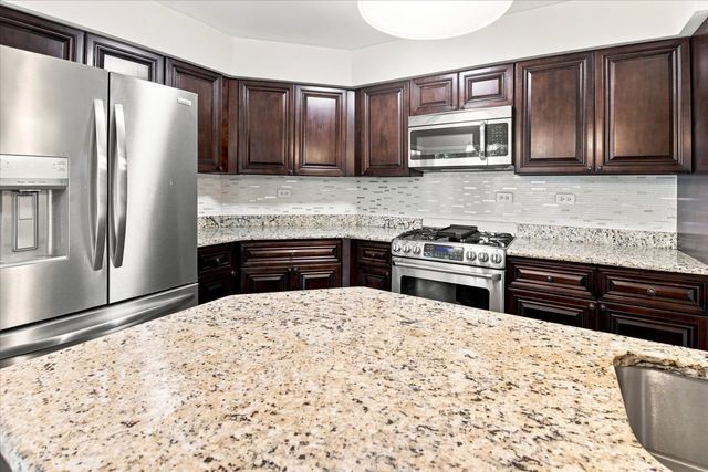 66 Copperwood Drive, Buffalo Grove, IL 60089